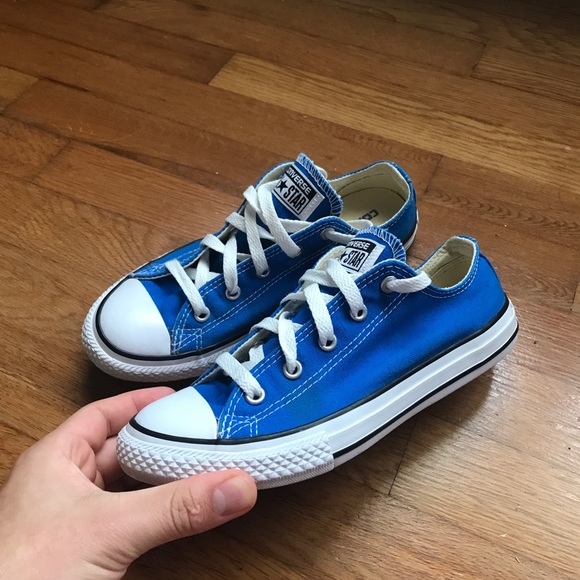 chuck taylors low tops
